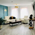 - Am Kuetertor - Alle Mit Terrasse Oder Balkon - In Lage 아파트 슈트랄준트